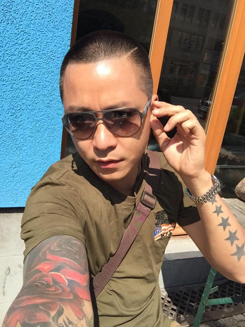 Tuấn Hưng khoe tóc húi cua bên vợ ảnh 1 anh7-4397-1434159218.jpg