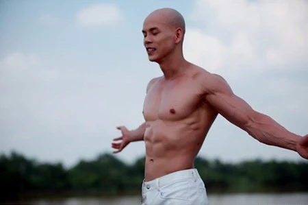 Sao nam đầu trọc “hốt bạc” trong showbiz Việt