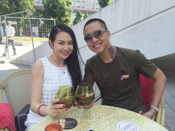 Tuấn Hưng khoe tóc húi cua bên vợ ảnh 3 anh2-6467-1434159218.jpg