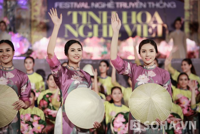 Hoa hậu Kỳ Duyên tất bật làm việc tại nơi cách nhà 700 km ảnh 24 Hoa hậu Việt Nam 2014 cho biết thêm cô rất cảm mến với giọng nói dịu dàng đặc trưng của người dân xứ Huế.