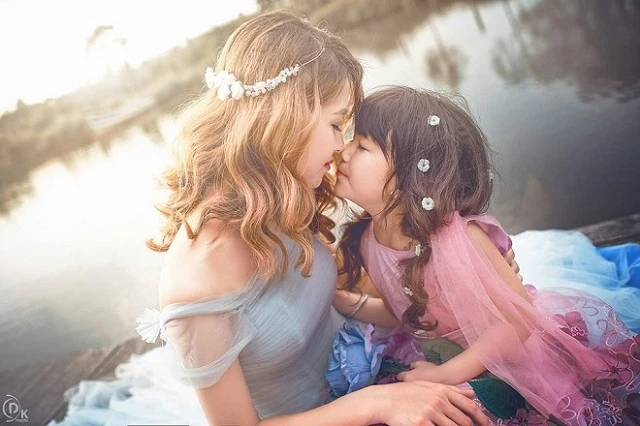 Trầm trồ với bộ ảnh mẹ con đẹp như thiên thần