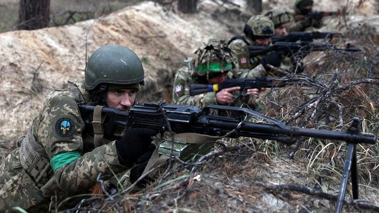 Binh sĩ Ukraine tham gia cuộc tập trận ở khu vực Donetsk, ngày 21/1/2023. (Ảnh: Anatolii STEPANOV/AFP).