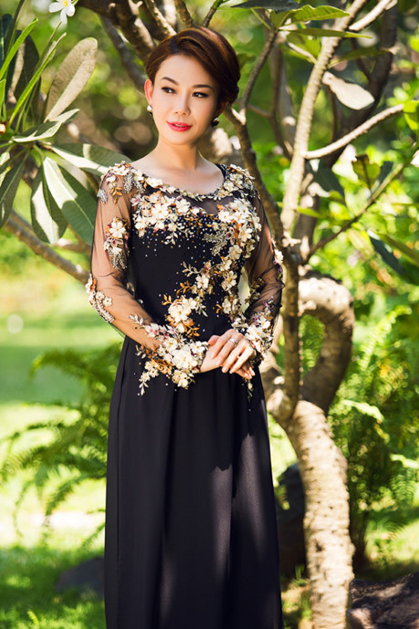 Cách chọn áo dài ăn hỏi cho mẹ cô dâu, chú rể - Ảnh 2 Cach chon ao dai an hoi cho me co dau, chu re - Anh 2