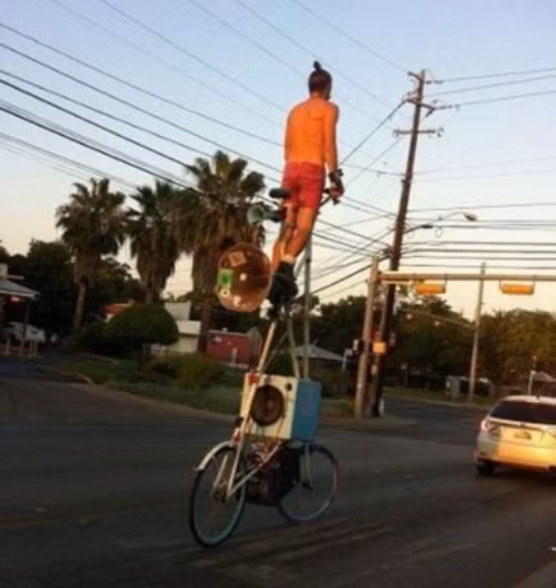 cuoi-te-ghe-20-10-hay-nhin-xem-trong-mat-anh-co-gi-5