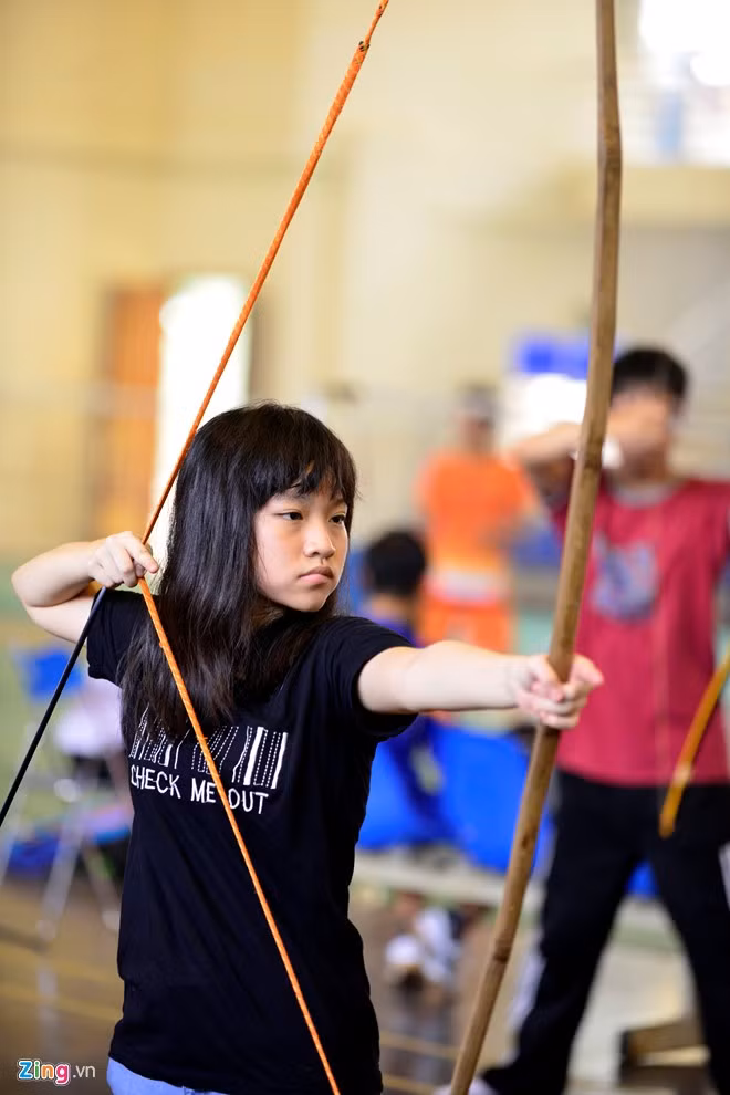 Thú chơi bắn cung đắt đỏ thu hút giới trẻ Hà thành