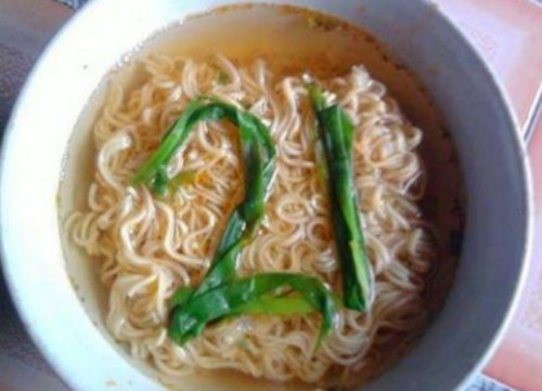 cuoi-te-ghe-20-10-hay-nhin-xem-trong-mat-anh-co-gi-6