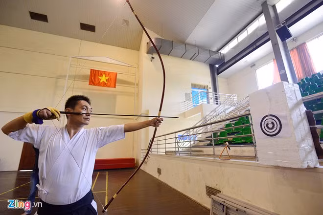 Thú chơi bắn cung đắt đỏ thu hút giới trẻ Hà thành