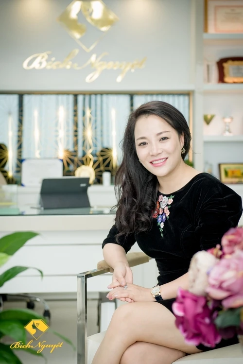 Trò chuyện với nữ doanh nhân xinh đẹp ngày 20/10