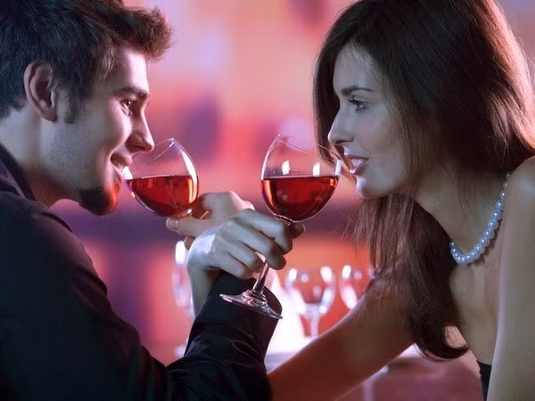 Có rất nhiều câu chuyện thú vị trên toàn cầu nhân ngày lễ tình nhân 14/2. (Nguồn ảnh: lovelifecenter.net)