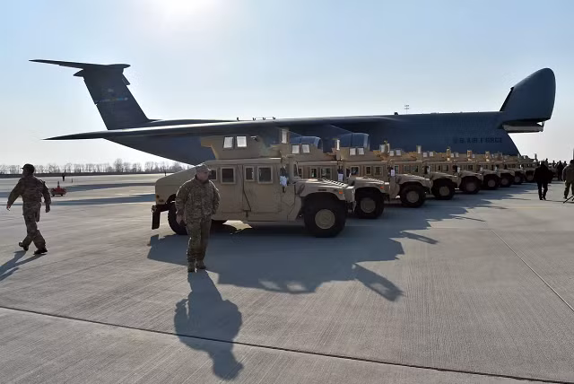 Xe bọc thép Mỹ gửi cho Ukraine.