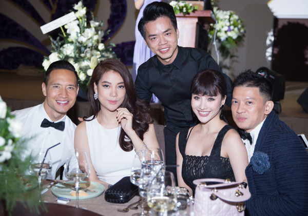 Chồng Đoan Trang bế con gái đi xem vợ hát ảnh 7 chong-doan-trang-be-con-gai-di-xem-vo-hat-6
