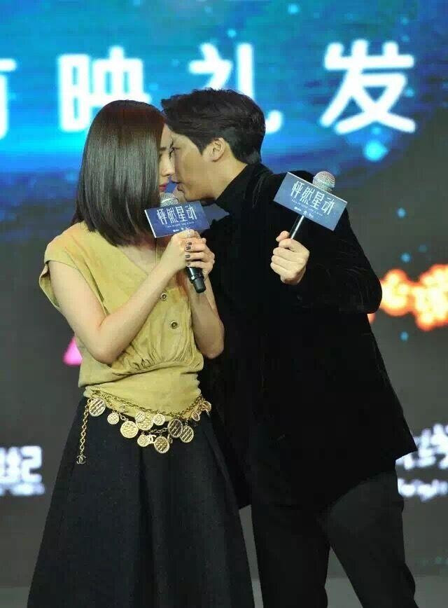Hai người thường xuyên thủ thỉ tình cảm. Hai người thường xuyên thủ thỉ tình cảm.