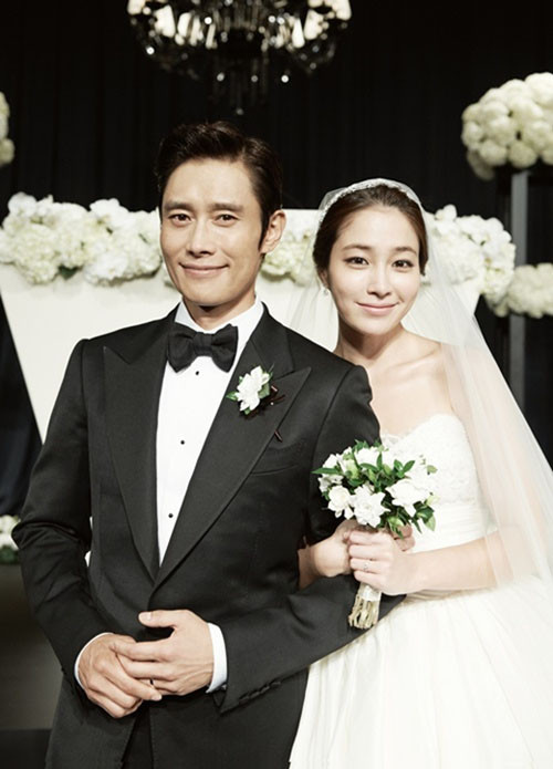 Lee Byung Hun và Lee Min Jung. 5-cap-vo-chong-nghe-si-duoc-nguong-mo-nhat-showbiz-han-2