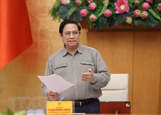 Thủ tướng Phạm Minh Chính chỉ đạo công tác phòng, chống dịch Covid-19. (Ảnh: Dương Giang/TTXVN).