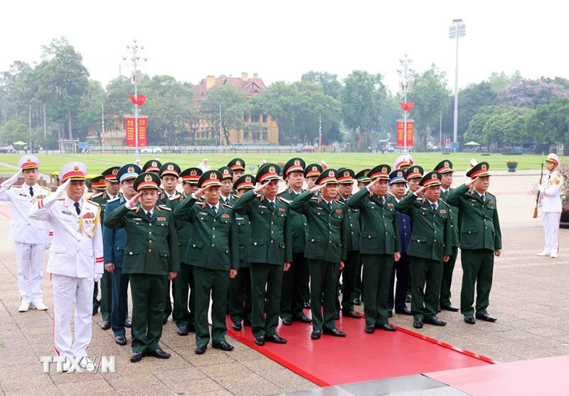 Đoàn đại biểu Quân ủy Trung ương – Bộ Quốc phòng vào Lăng viếng Chủ tịch Hồ Chí Minh. (Ảnh: Phạm Kiên/TTXVN). Đoàn đại biểu Quân ủy Trung ương – Bộ Quốc phòng vào Lăng viếng Chủ tịch Hồ Chí Minh. (Ảnh: Phạm Kiên/TTXVN).