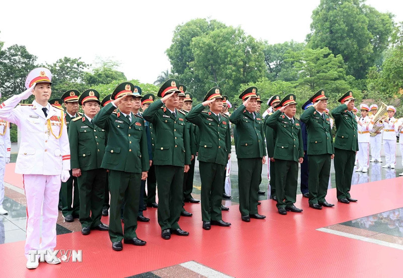 Đoàn đại biểu Quân ủy Trung ương – Bộ Quốc phòng tưởng niệm các Anh hùng liệt sỹ. (Ảnh: An Đăng/TTXVN). Đoàn đại biểu Quân ủy Trung ương – Bộ Quốc phòng tưởng niệm các Anh hùng liệt sỹ. (Ảnh: An Đăng/TTXVN).