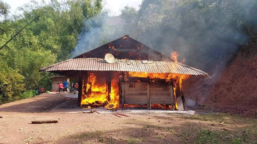 Ngôi nhà bị ngọn lửa lớn thiêu rụi. Ảnh NDCC.