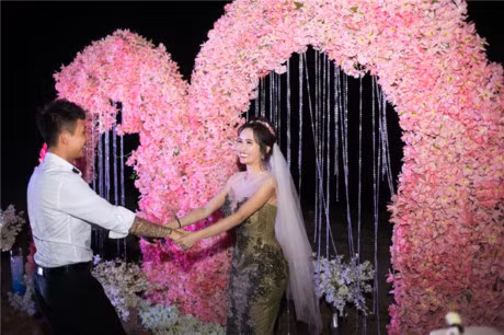 Minh Nhua tiet lo sinh nhat xa hoa voi su gop mat cua Cuong Do La - Anh 2