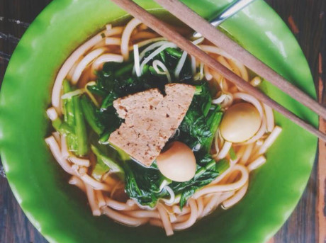 Món ngon trong tuần: Bánh bột lọc nhân tôm, bánh ướt cuốn thịt nướng, bún mắm nêm - Ảnh 2 Mon ngon trong tuan: Banh bot loc nhan tom, banh uot cuon thit nuong, bun mam nem - Anh 2
