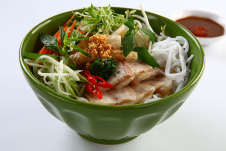 Món ngon trong tuần: Bánh bột lọc nhân tôm, bánh ướt cuốn thịt nướng, bún mắm nêm - Ảnh 3 Mon ngon trong tuan: Banh bot loc nhan tom, banh uot cuon thit nuong, bun mam nem - Anh 3