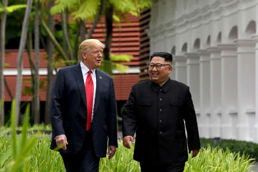 Tổng thống Donald Trump và Lãnh đạo Kim Jong-un trong thượng đỉnh thứ nhất ở Singapore