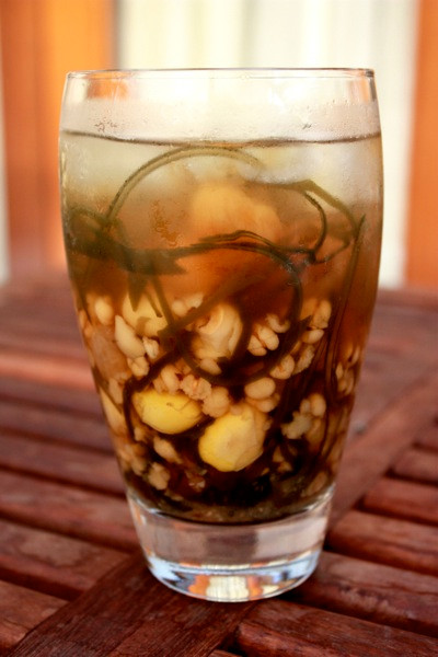 Chè sâm bổ lượng là một món nước có nguồn gốc từ Quảng Đông (Trung Quốc). Thành phần tạo nên món nước này gồm có nhãn nhục, phổ tai, hạt sen, hạt ý dĩ, bạch quả... Ảnh: Vietnamseafood. Chè sâm bổ lượng là một món nước có nguồn gốc từ Quảng Đông (Trung Quốc). Thành phần tạo nên món nước này gồm có nhãn nhục, phổ tai, hạt sen, hạt ý dĩ, bạch quả... Ảnh: Vietnamseafood.