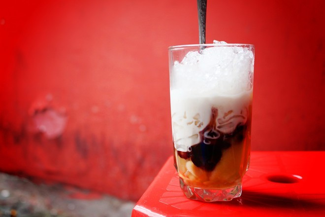 Chè: Có rất nhiều loại chè truyền thống hay chè ngoại (Nhật, Campuchia, Thái) để bạn xua tan cái nóng ngày hè. Ảnh: Huỳnh Hằng. Chè: Có rất nhiều loại chè truyền thống hay chè ngoại (Nhật, Campuchia, Thái) để bạn xua tan cái nóng ngày hè. Ảnh: Huỳnh Hằng.