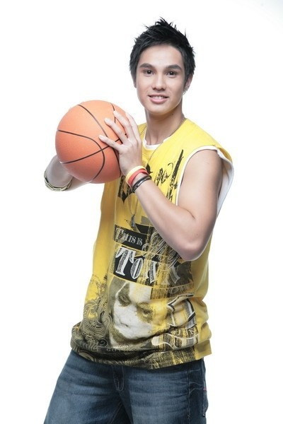 Mang trong mình 2 dòng máu Việt – Pháp, Baggio là hot boy đời đầu được rất nhiều bạn trẻ yêu mến. Hình tượng hot boy bóng rổ năng động, trẻ trung từng gắn liền với chàng trai này suốt một thời gian dài. Mang trong mình 2 dòng máu Việt – Pháp, Baggio là hot boy đời đầu được rất nhiều bạn trẻ yêu mến. Hình tượng hot boy bóng rổ năng động trẻ trung từng gắn liền với chàng trai này suốt một thời gian dài.