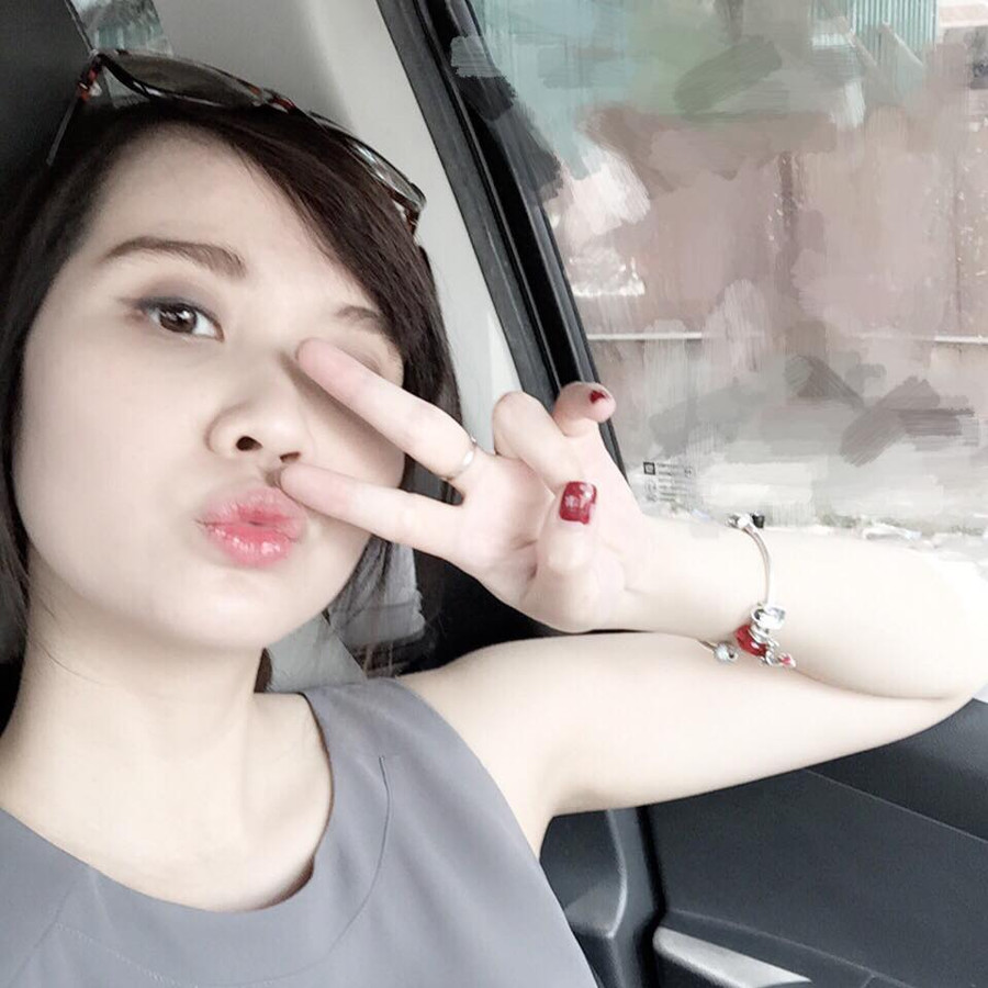 Hot girl Huyền Lizzie lộ bụng bầu 5 tháng
