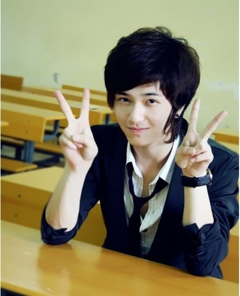 Huỳnh Anh từng là gương mặt đại diện cho rất nhiều tạp chí tuổi teen. Thủa mới bước chân vào showbiz, Huỳnh Anh nổi tiếng với đẹp hiền lành, thư sinh. Huỳnh anh từng là gương mặt đại diện cho rất nhiều tạp chí tuổi teen. Thủa mới bước chân vào showbiz, Huỳnh Anh nổi tiếng với đẹp hiền lành, thư sinh như diễn viên Hàn Quốc