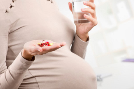 Bà bầu có nên bổ sung thuốc bổ, vitamin? - Ảnh 1 Ba bau co nen bo sung thuoc bo, vitamin? - Anh 1