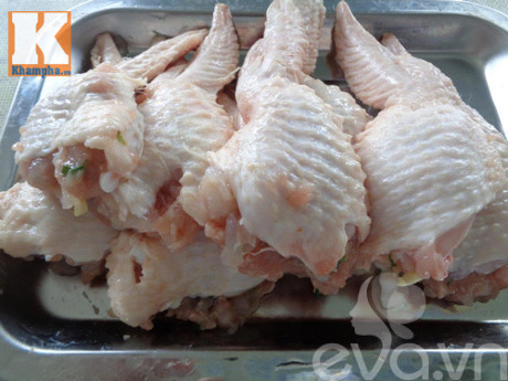 Cánh gà nhồi thịt sốt nước mắm đầy hấp dẫn - Ảnh 5 Canh ga nhoi thit sot nuoc mam day hap dan - Anh 5