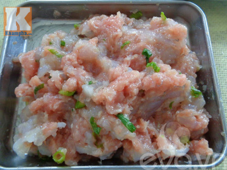 Cánh gà nhồi thịt sốt nước mắm đầy hấp dẫn - Ảnh 3 Canh ga nhoi thit sot nuoc mam day hap dan - Anh 3