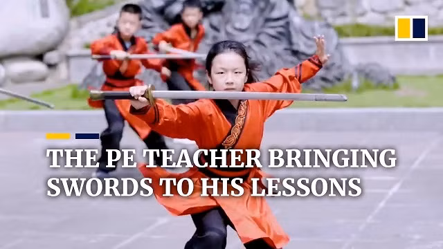 Video: Giáo viên thể dục Trung Quốc đưa kiếm vào giảng dạy