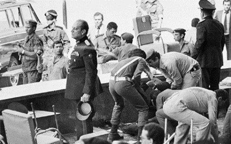 Cận cảnh vụ ám sát kinh hoàng nhằm vào Tổng thống Ai Cập năm 1981 - Ảnh 2 Can canh vu am sat kinh hoang nham vao Tong thong Ai Cap nam 1981 - Anh 2