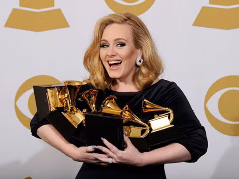 adele ky hop dong voi sony so tien ky luc hinh 0