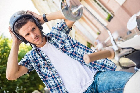  Mũ bảo hiểm thoáng khí giúp da đầu được thông thoáng, tránh tiết nhiều mồ hôi và dầu nhờn làm tóc bết dinh, mất đi độ phồng tự nhiên của mái tóc