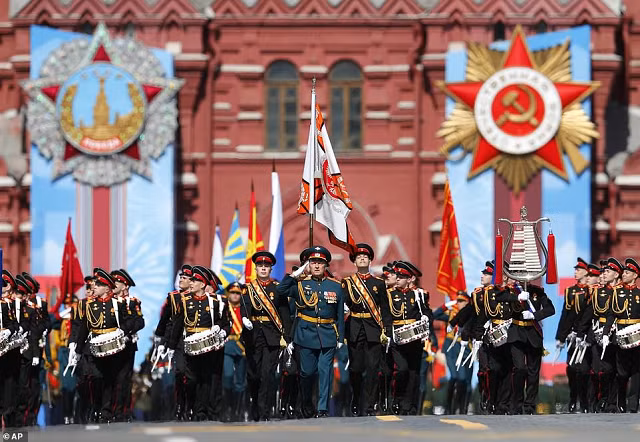 Diễn tập diễu binh tại Nga.