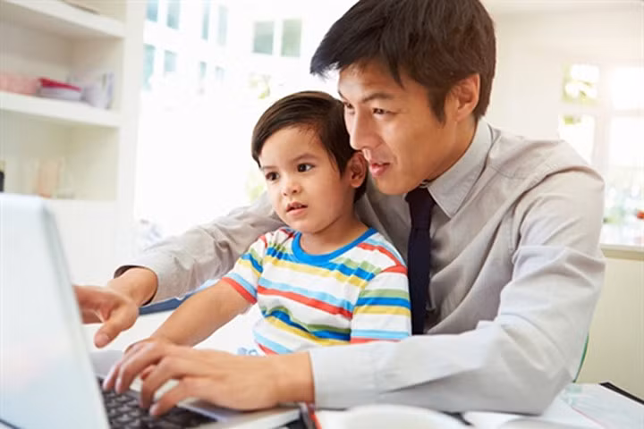 3 điều các ông bố vẫn làm với con mà không biết là sai