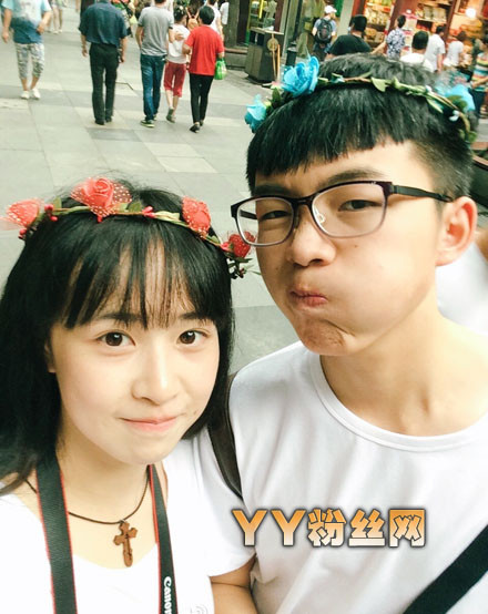 Dung nhan “nữ thần quân phục” đẹp không cần son phấn ảnh 7 Những khoảnh khắc cực đáng yêu của cặp đôi mỹ nam - mỹ nữ này.