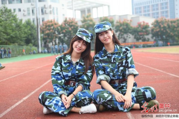 Dung nhan “nữ thần quân phục” đẹp không cần son phấn ảnh 3 Dung nhan “nữ thần quân phục” đẹp không cần son phấn ảnh 3