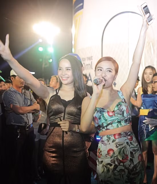 Hoàng Thùy Linh rạng rỡ trong sự kiện tại Đà Nẵng ảnh 1