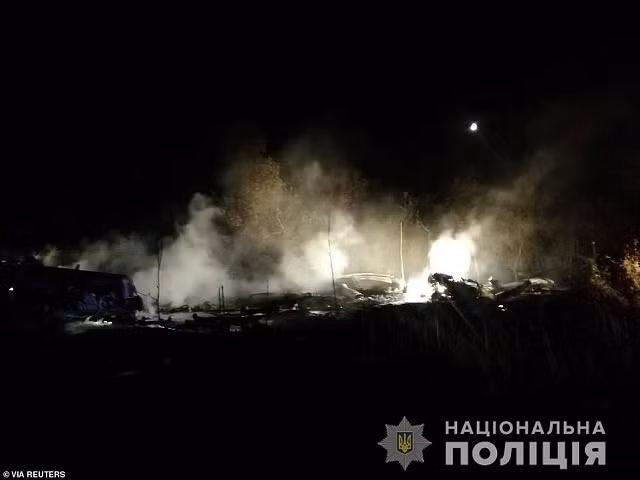 Cận cảnh hiện trường lửa bao trùm máy bay quân sự Ukraine khiến ít nhất 25 người chết ảnh 1