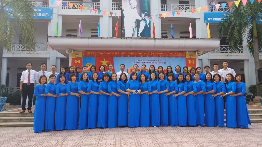 Tập Thể BGH và CBGV trường THCS Tam Hiệp