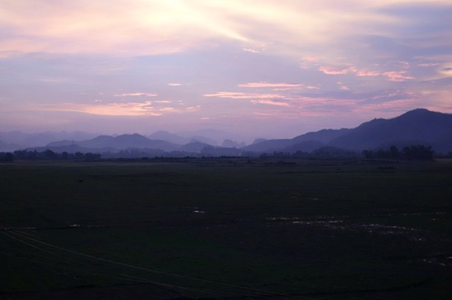 11. Quang cảnh hùng vĩ. Du khách có thể bắt gặp những góc nhìn đường chân trời tuyệt đẹp, đặc biệt lúc hoàng hôn, ở khắp nơi trên Việt Nam. 11. Quang cảnh hùng vĩ. Du khách có thể bắt gặp những góc nhìn đường chân trời tuyệt đẹp, đặc biệt lúc hoàng hôn, ở khắp nơi trên Việt Nam.