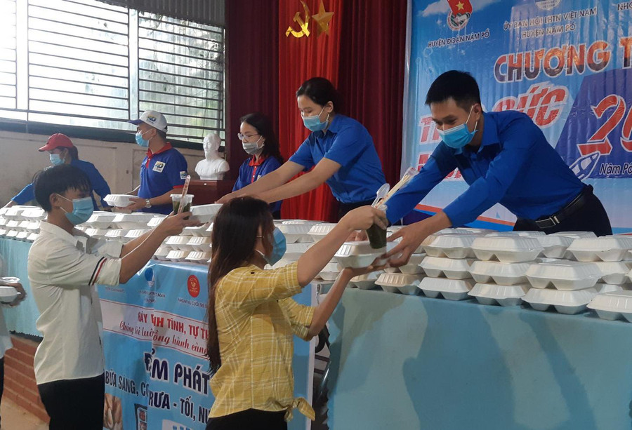 Thí sinh tại huyện Nậm Pồ được hỗ trợ các bữa ăn trong suốt thời gian tham dự thi. Ảnh: Thanh niên Nậm Pồ. Thí sinh tại huyện Nậm Pồ được hỗ trợ các bữa ăn trong suốt thời gian tham dự thi. Ảnh: Thanh niên Nậm Pồ.