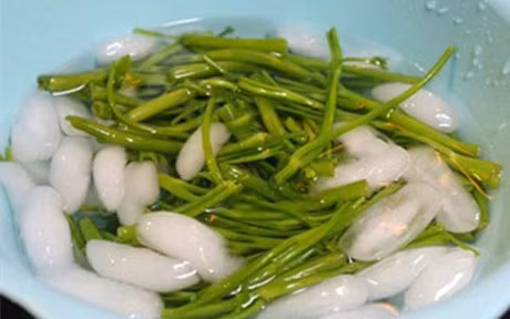 Meo luoc rau nao cung xanh muot, gion ngon - Anh 2