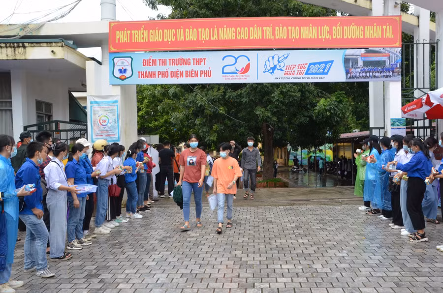 Cách ly triệt để và giám sát 24/24 là biện pháp để Điện Biên chống tiêu cực và đảm bảo công bằng cho các thí sinh.