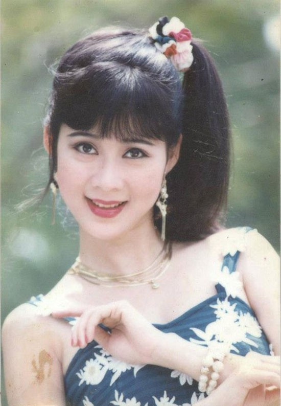 Tuyệt sắc giai nhân một thời showbiz Việt bây giờ ra sao? ảnh 7 Diễm Hương từng gặp không ít sóng gió trong chuyện tình cảm. Hiện ở tuổi 45, Diễm Hương đang định cư ở Canada và dành mọi thời gian chăm lo cho gia đình.