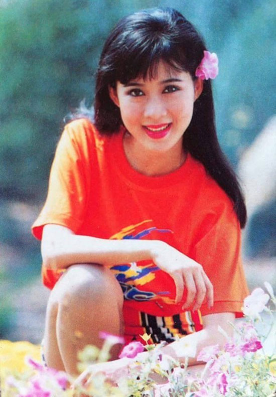 Tuyệt sắc giai nhân một thời showbiz Việt bây giờ ra sao? ảnh 5 Diễm Hương sinh năm 1970 và được mệnh danh là “đệ nhất mỹ nhân” của màn ảnh Việt vào những năm đầu thập niên 1990. Cô có gương mặt trái xoan, sống mũi cao, đôi mắt to tròn và đôi môi xinh xắn.